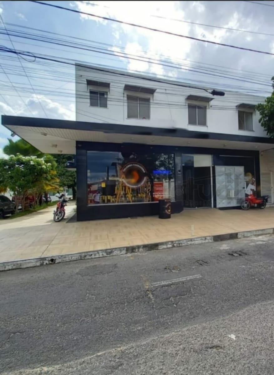 Casa com 369,00 m² privativos, 2 dormitórios e 2 suítes em Feira de Santana